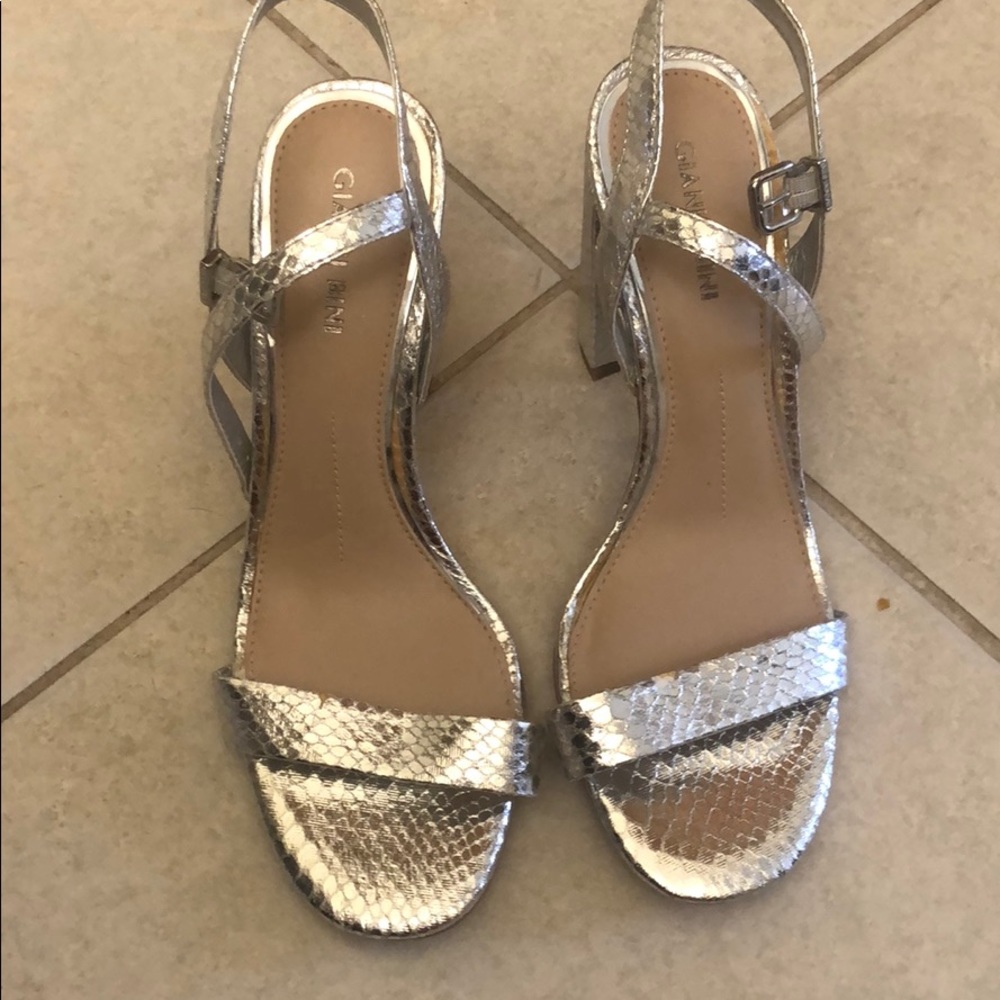 Gianni Bini silver heels size 7.5